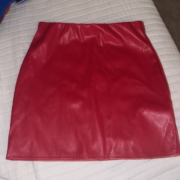 RED TIGHT LEATHER SKIRT SIZE S - Picture 3 of 4